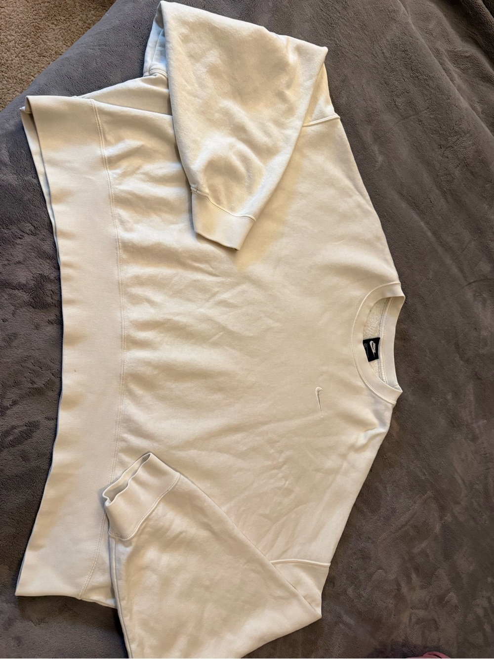 Nike Women's oversized/cropped Sweatshirt in Cream